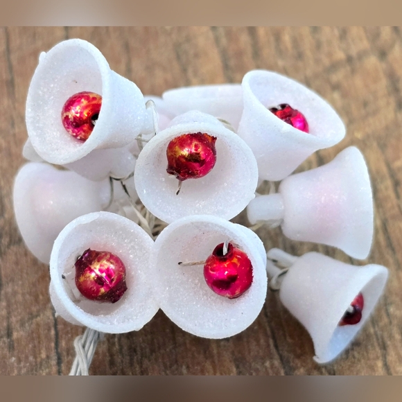 48 Vintage Miniature Plastic Mica Sugar Bells Mercury Glass Japan 5/8" - Picture 4 of 5